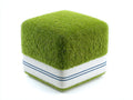Tabouret carré 50×50×38 cm - textile vert à poils longs et bande blanche - assise basse contrastée pour chambre à coucher